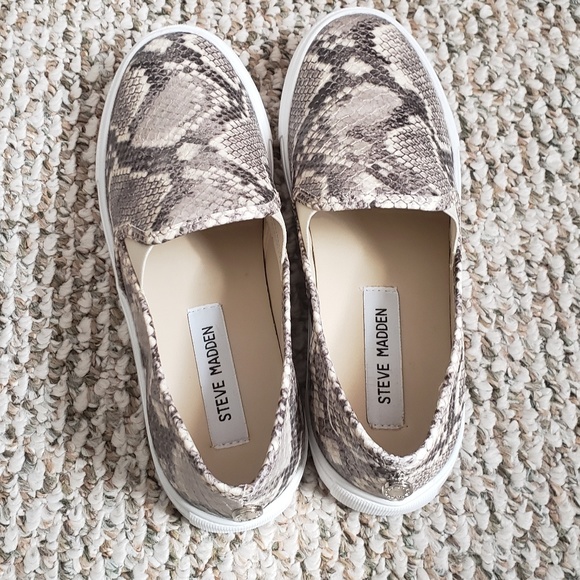 Steve  Madden Slip-on Sneakers - Picture 5 of 8